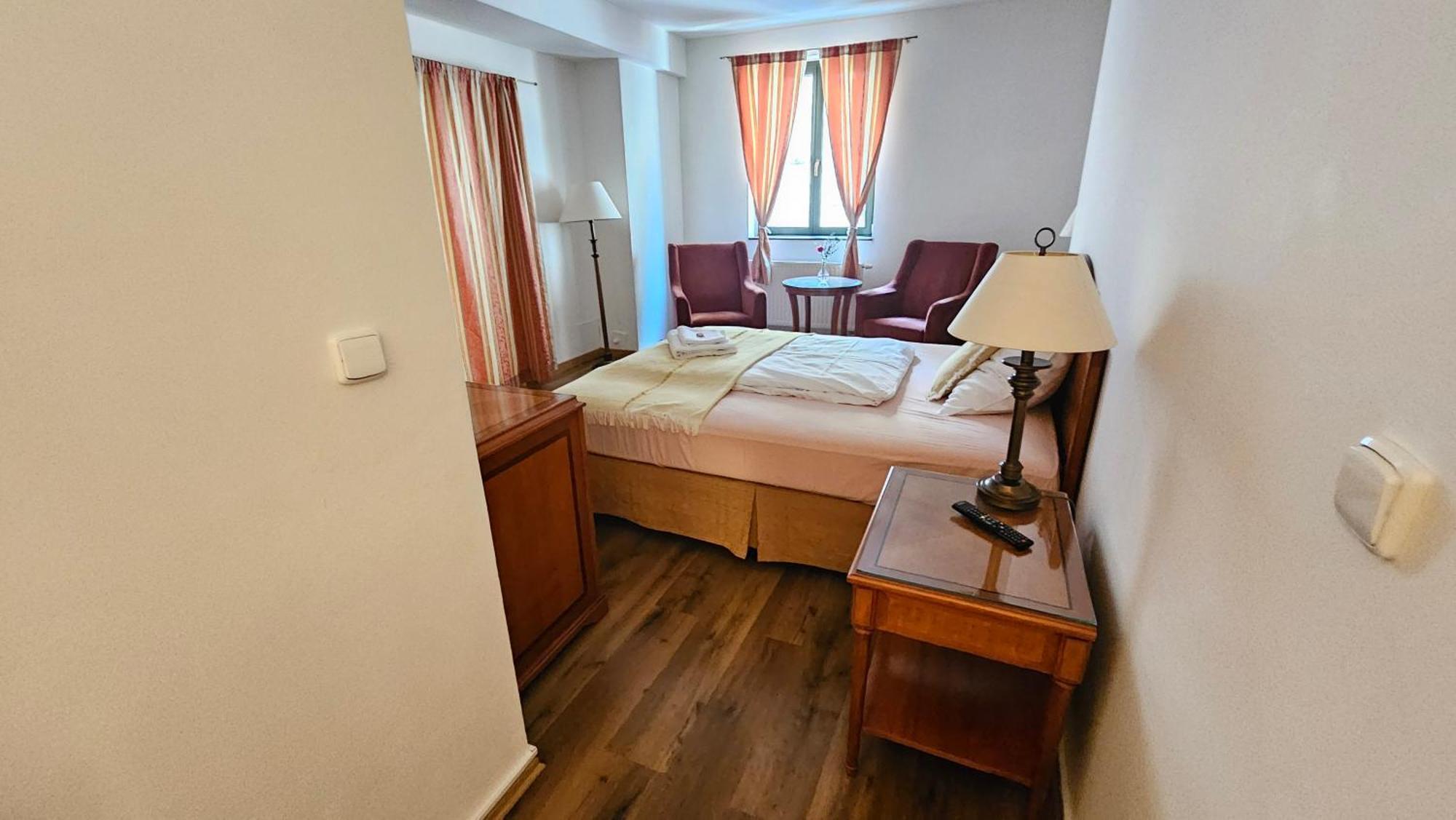 Hotel Opat 库特纳霍拉 外观 照片