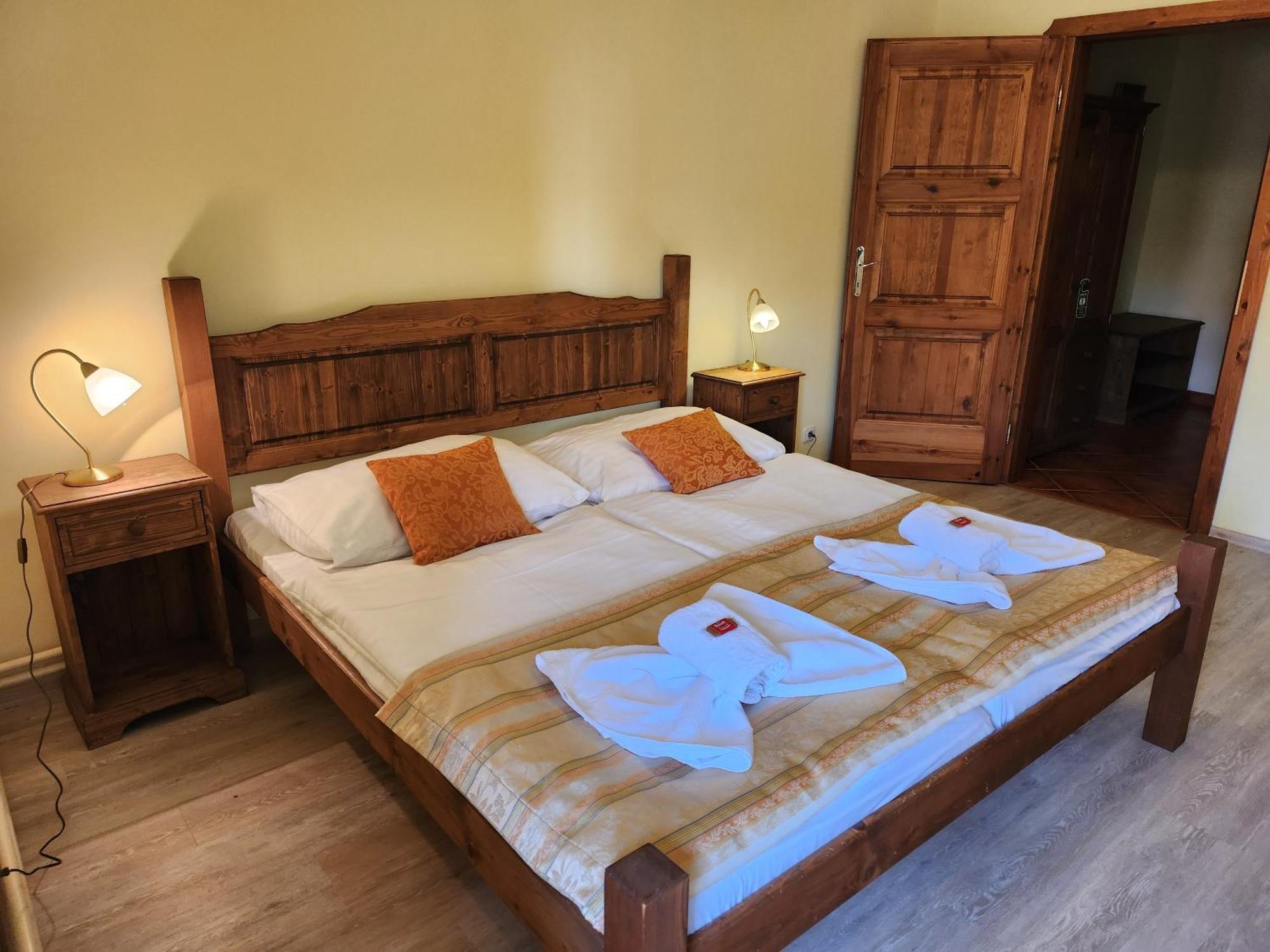 Hotel Opat 库特纳霍拉 外观 照片
