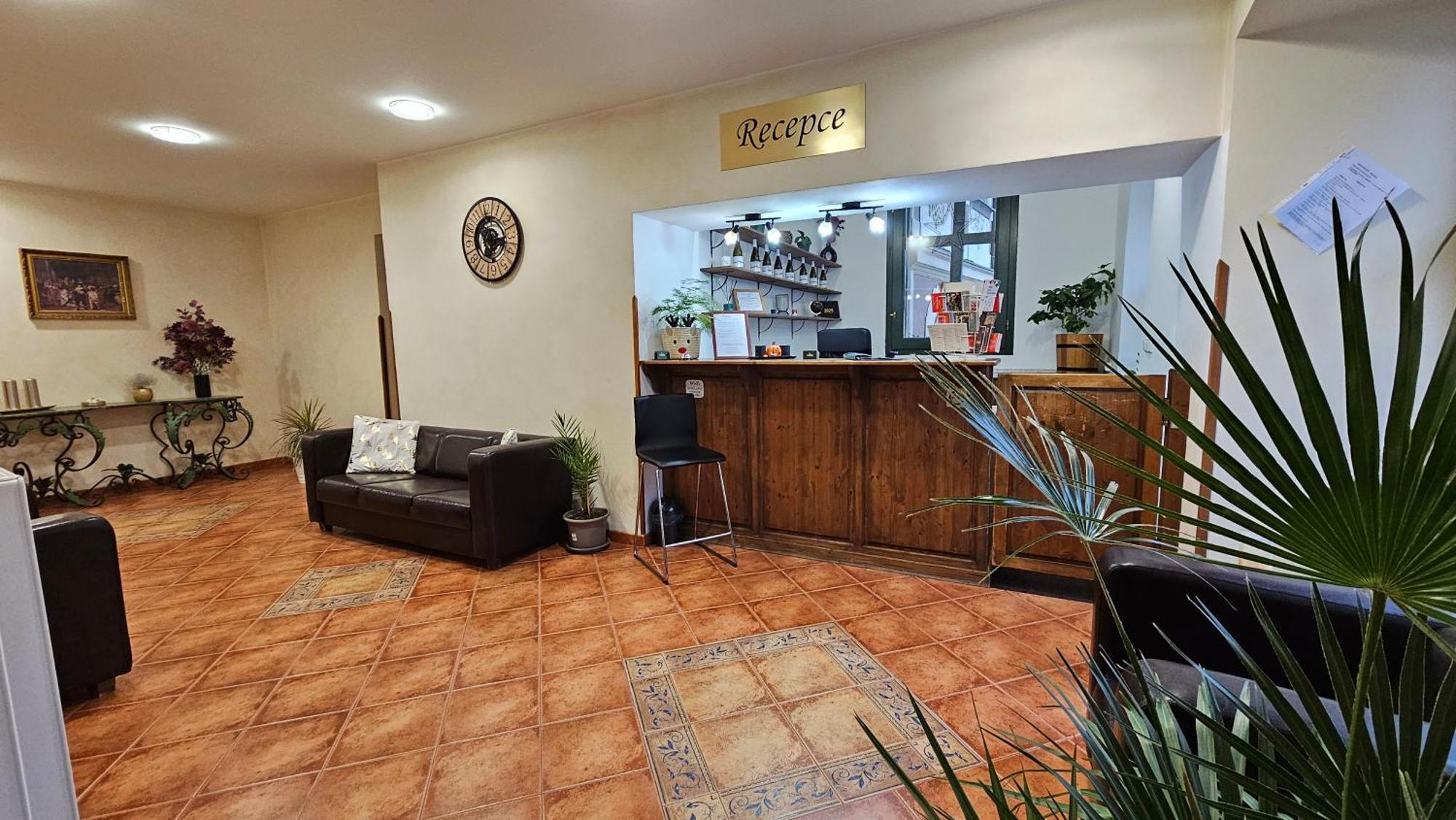 Hotel Opat 库特纳霍拉 外观 照片
