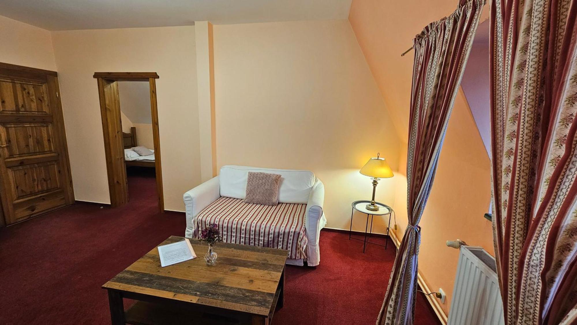 Hotel Opat 库特纳霍拉 外观 照片